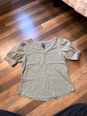 GAP Women's Light Sage Short Sleeve Puff-Sleeve Henley